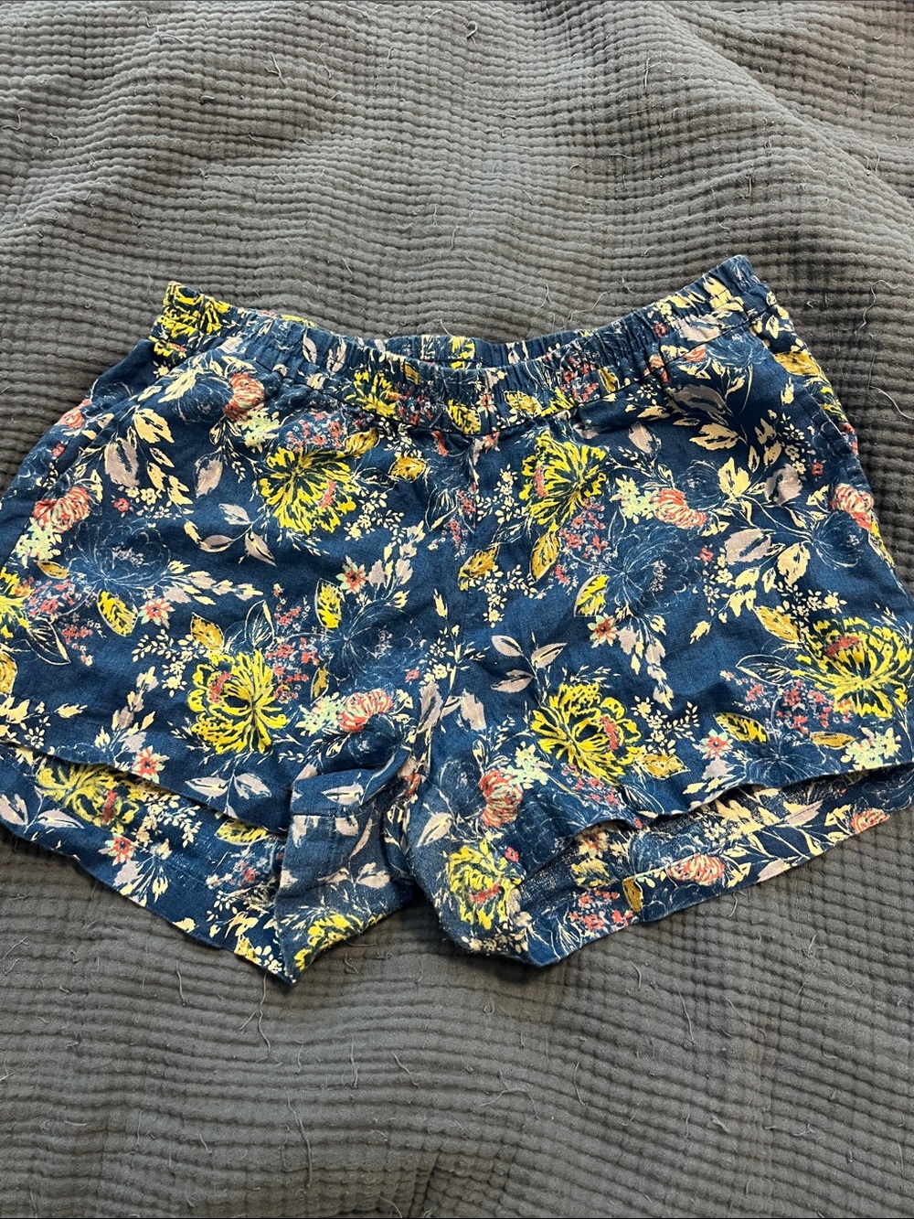 Kut from the Kloth Navy Floral Elastic-Waist Shorts